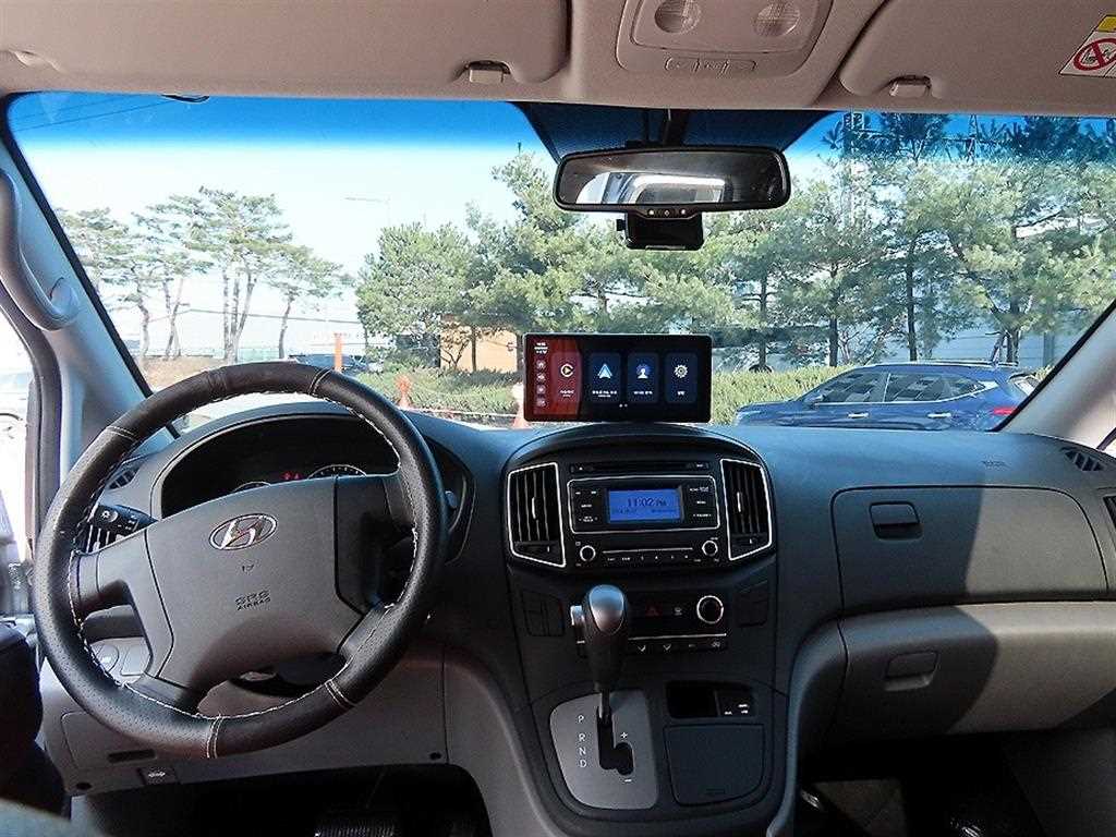 HYUNDAI Starex - Vista 7