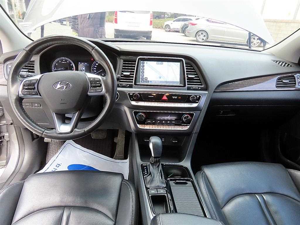 HYUNDAI Sonata - Vista 7