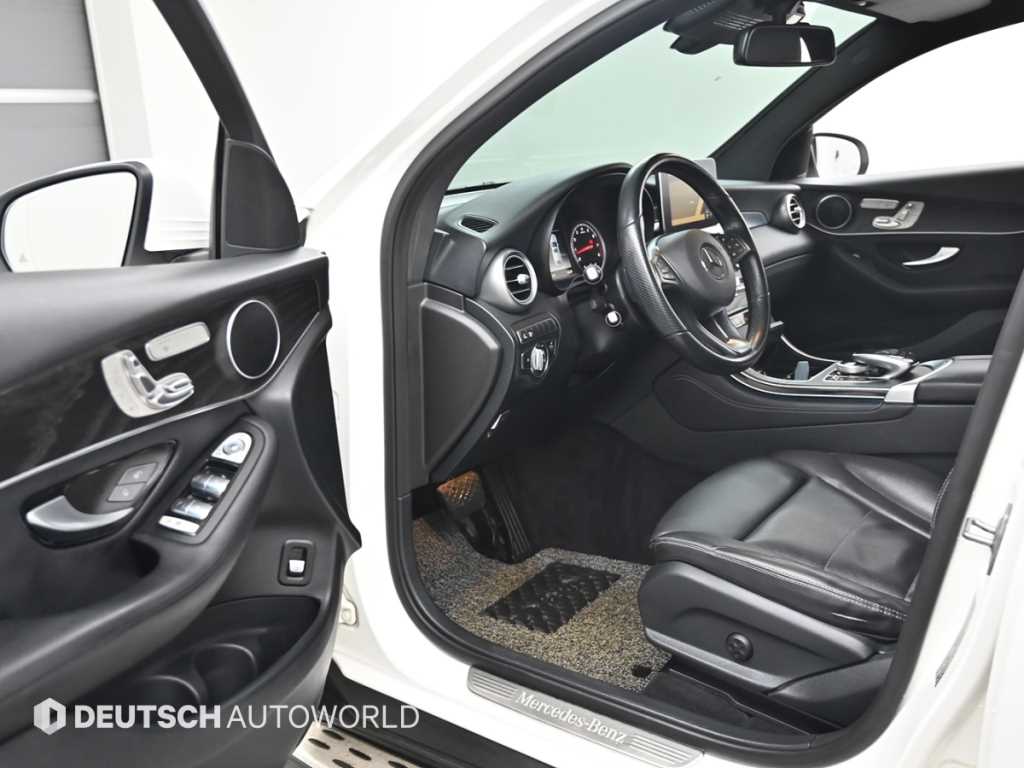 Mercedes Benz GLC Class - Vista 11