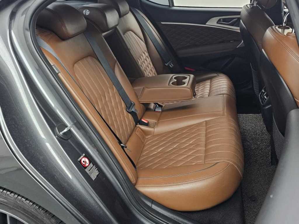 Genesis G70 - Vista 12