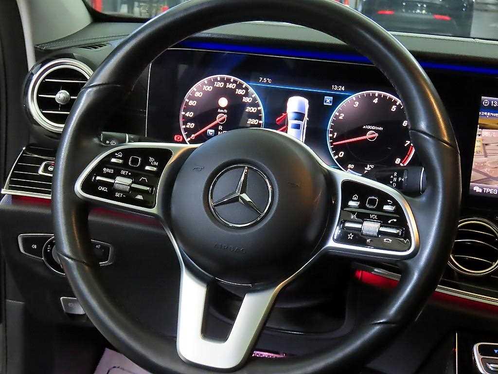 Mercedes Benz E class - Vista 8