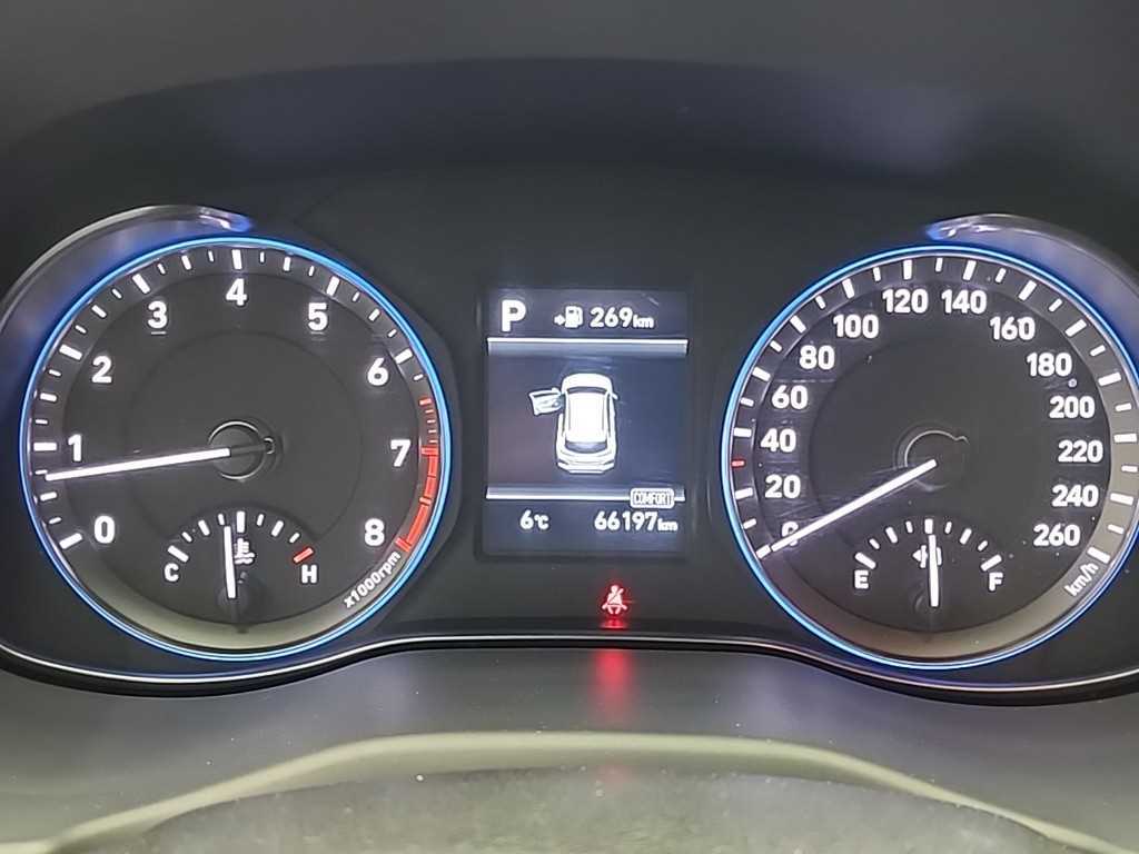 HYUNDAI Kona - Vista 6