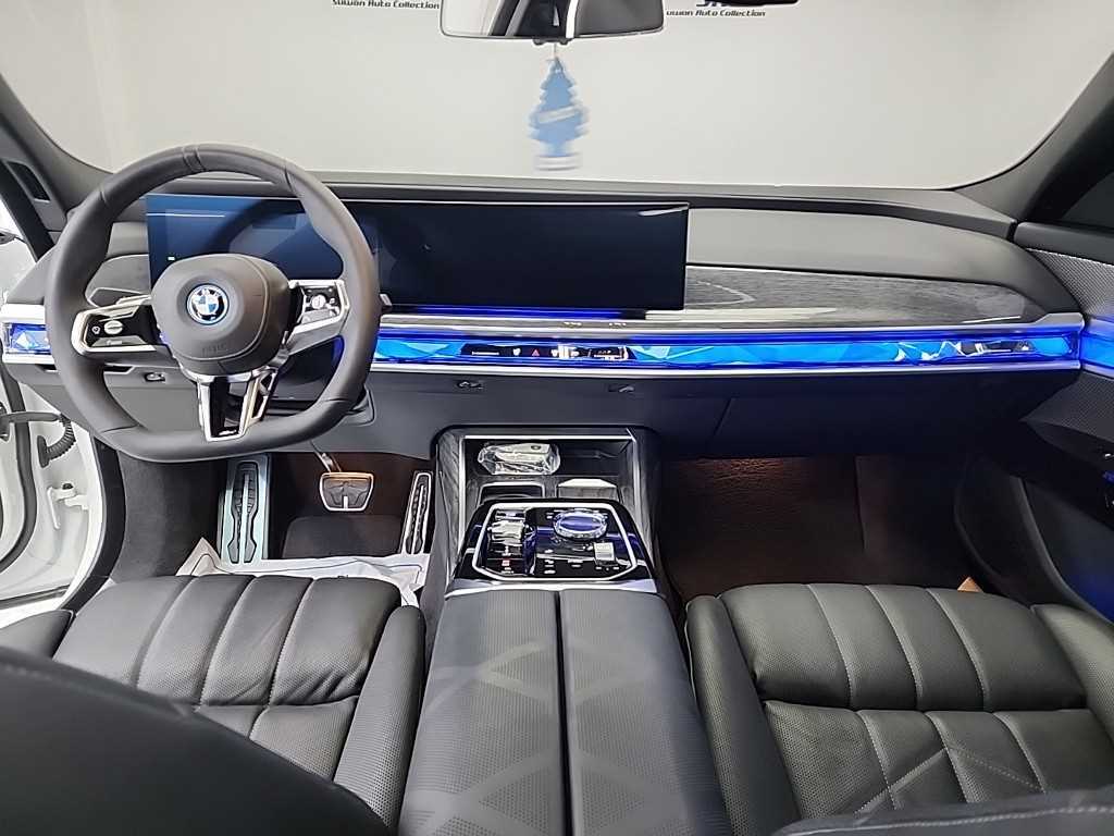 BMW i7 - Vista 8