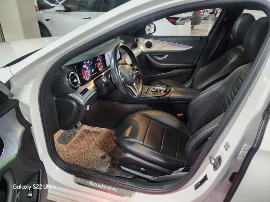 Mercedes Benz E class - Vista 5