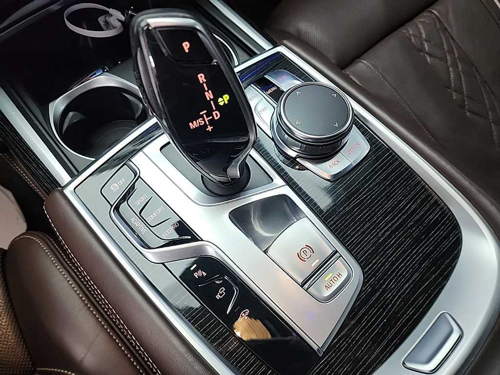 BMW 7 Series - Vista 8