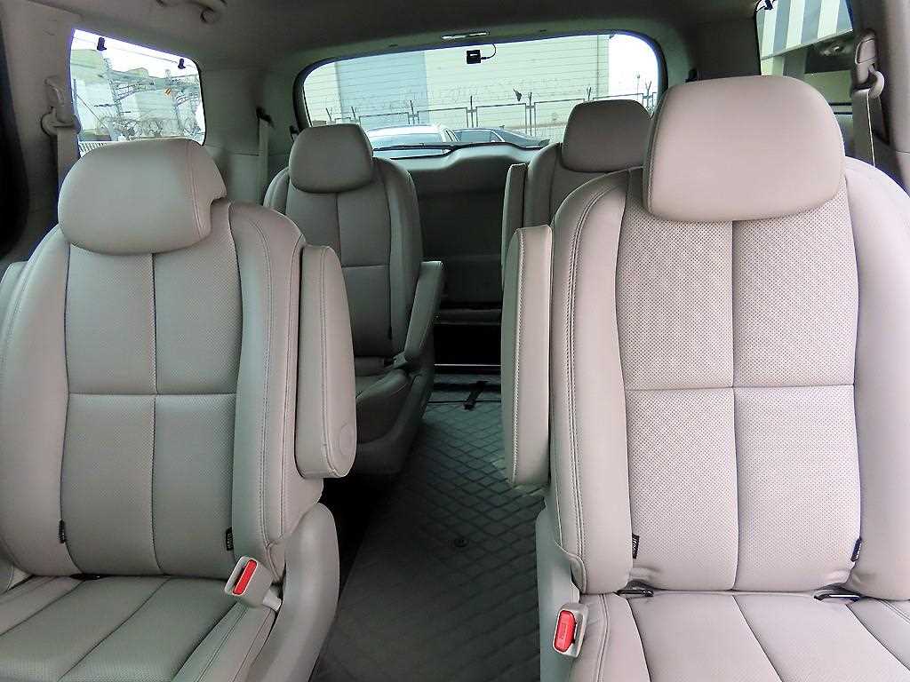 KIA Carnival - Vista 7