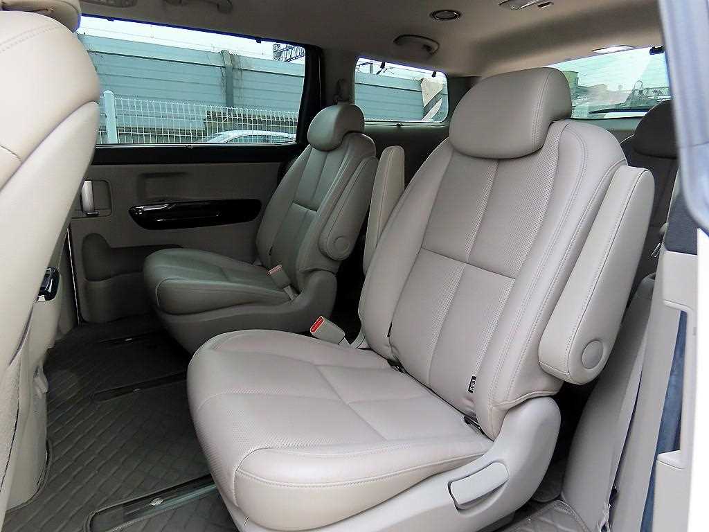 KIA Carnival - Vista 6