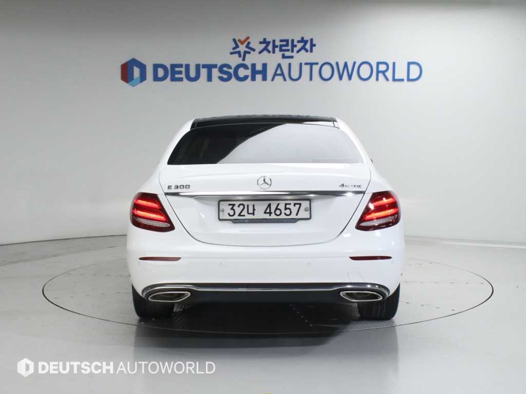 Mercedes Benz E class - Vista 4