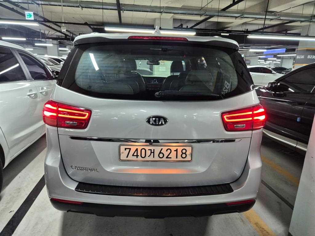 KIA Carnival - Vista 4