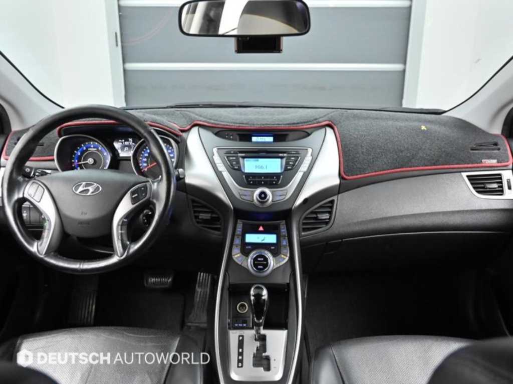 HYUNDAI Avante - Vista 6