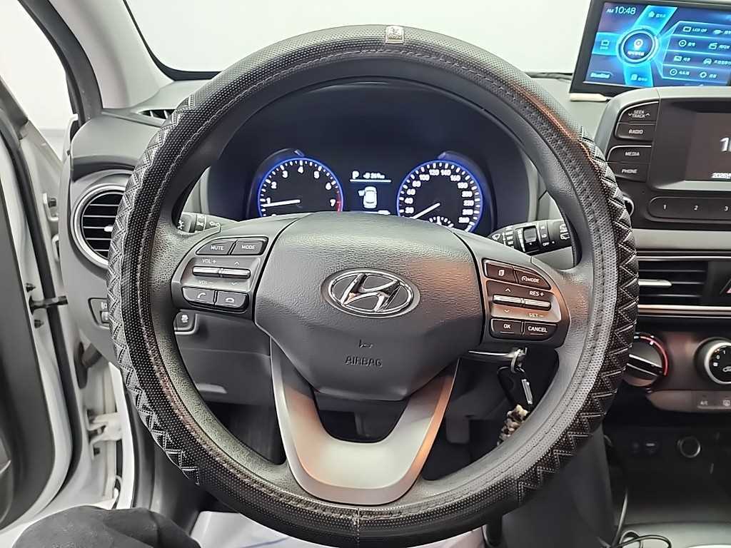 HYUNDAI Kona - Vista 9