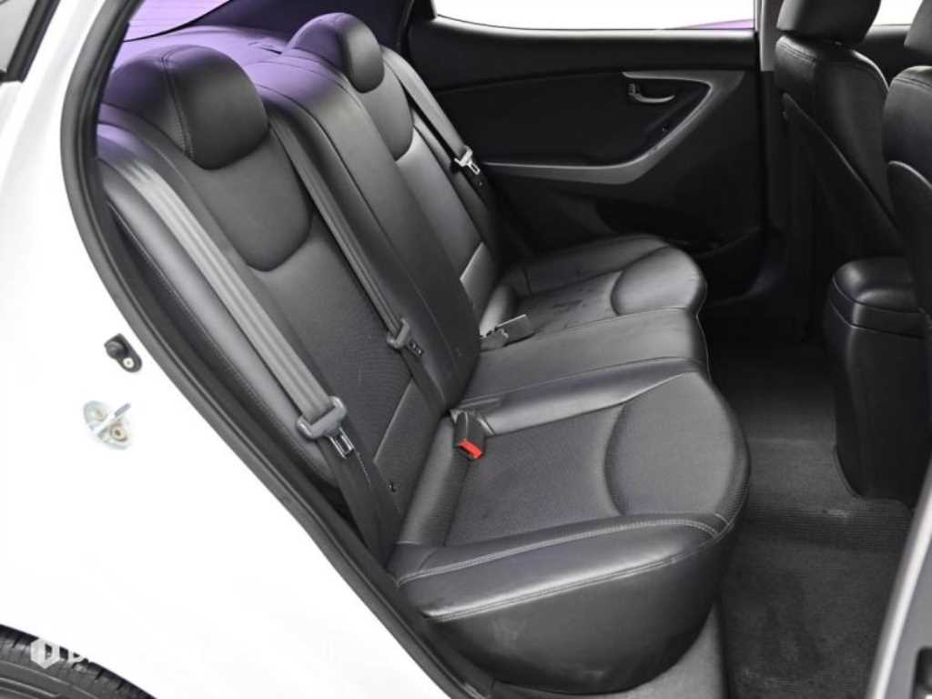 HYUNDAI Avante - Vista 11