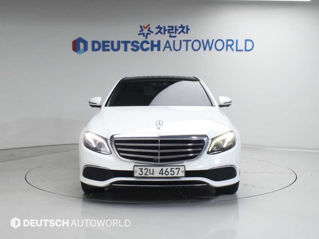 Mercedes Benz E class - Vista 3