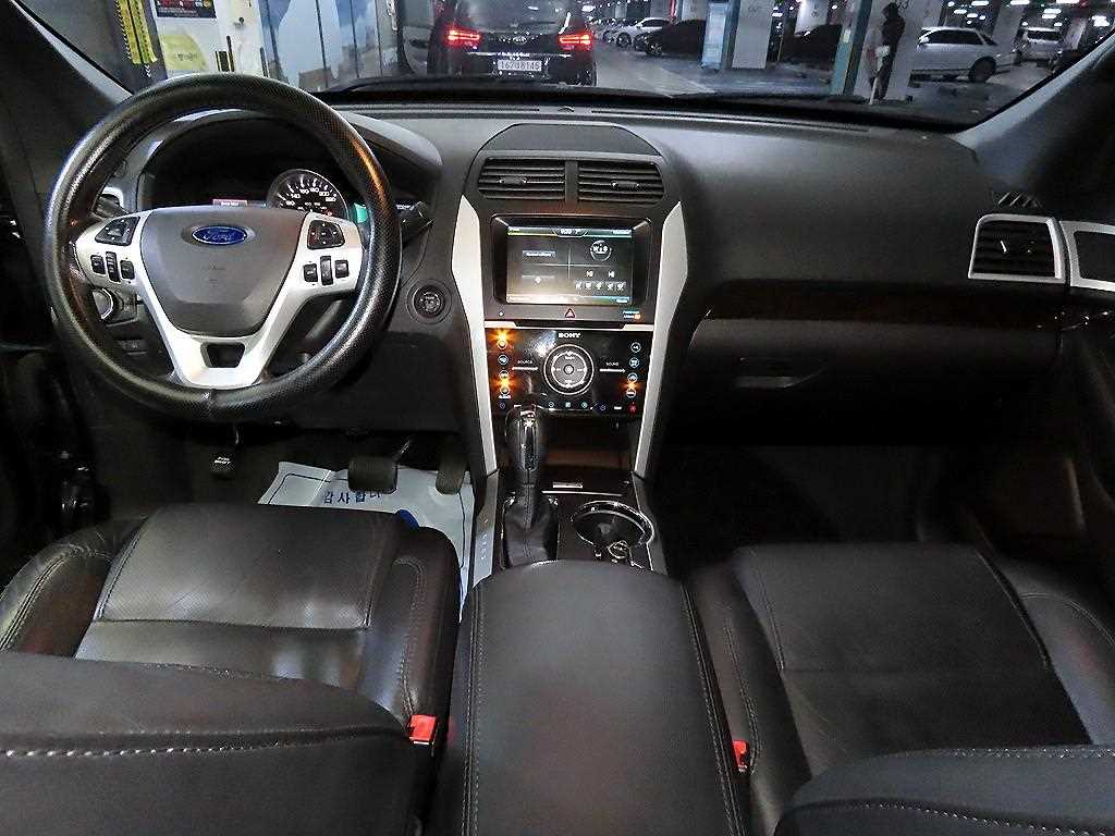 Ford Explorer - Vista 10