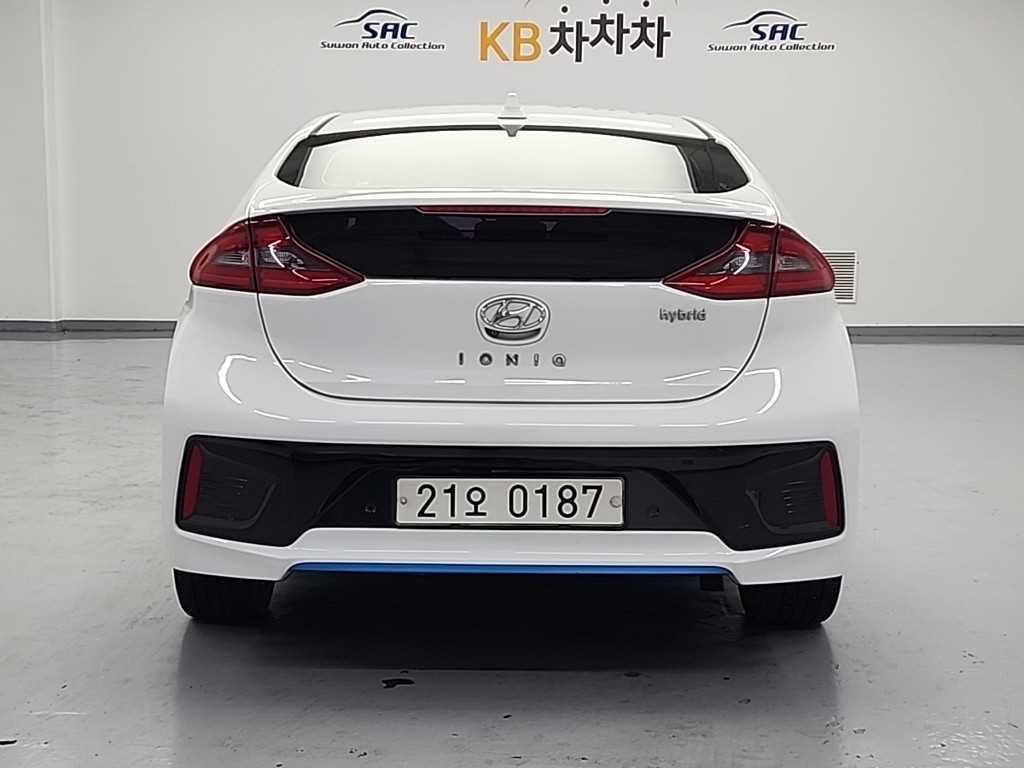 HYUNDAI Ioniq - Vista 3