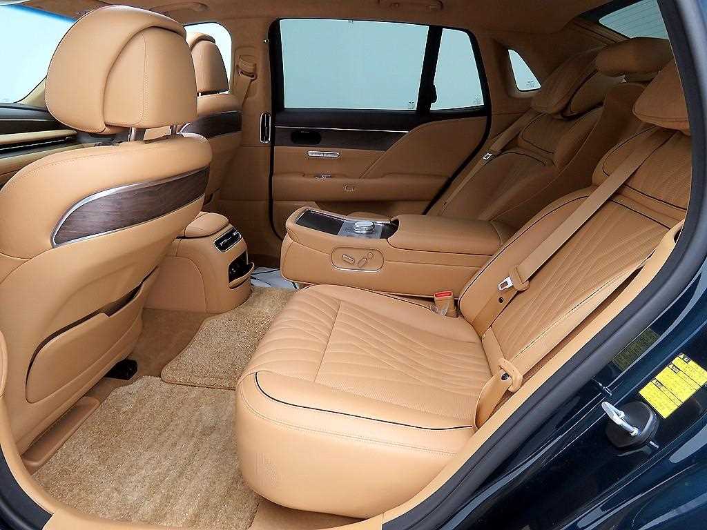 Genesis G90 - Vista 7