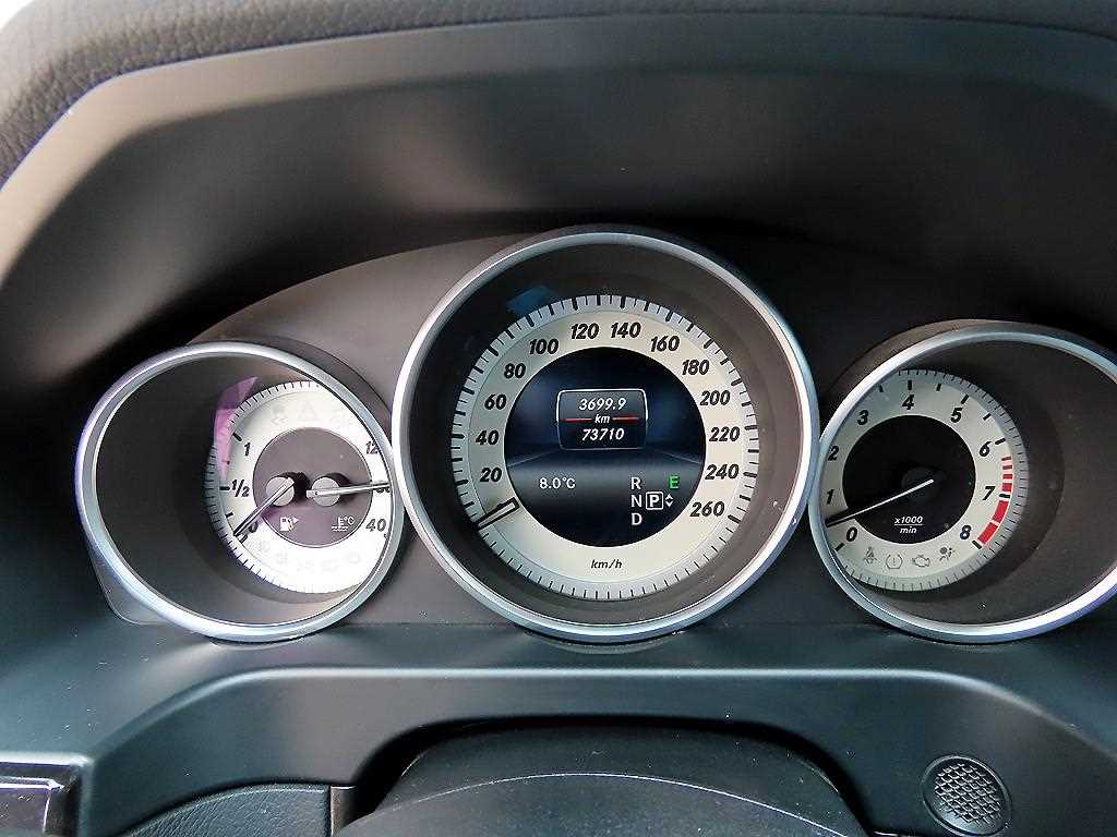 Mercedes Benz E class - Vista 9