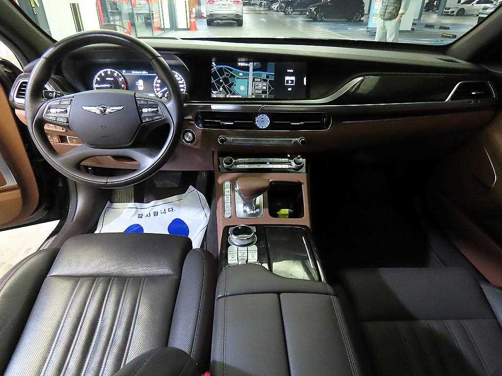 Genesis G90 - Vista 10