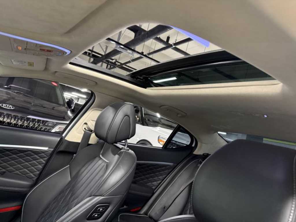 Genesis G70 - Vista 5