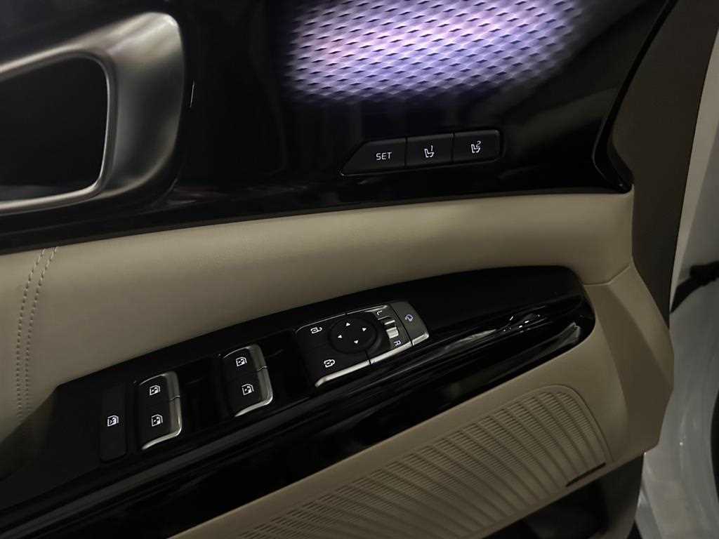 KIA Carnival - Vista 7