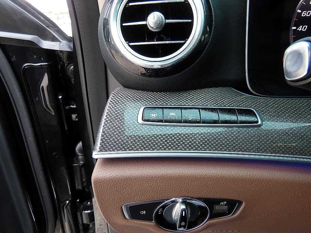 Mercedes Benz E class - Vista 12