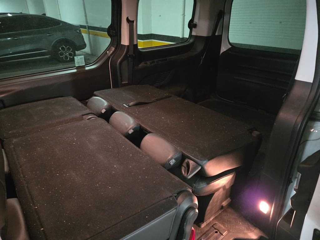 HYUNDAI Staria - Vista 8