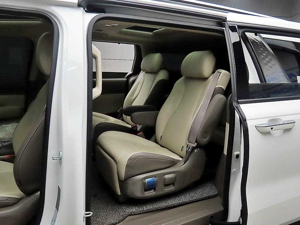 KIA Carnival - Vista 6