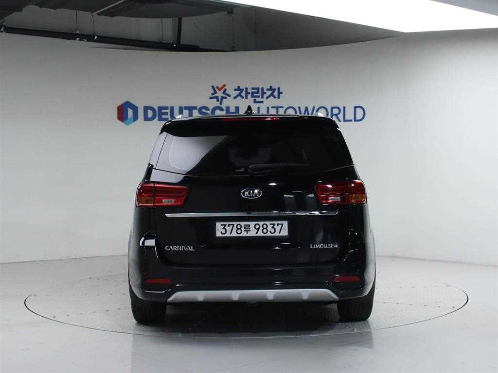 KIA Carnival - Vista 4