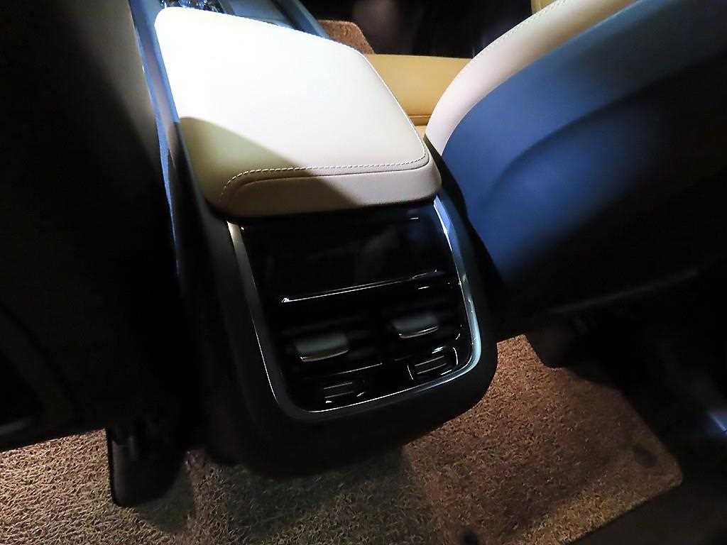 Volvo XC60 2021 Azul - Importación desde Corea - HF Imports Iquique - Foto 15