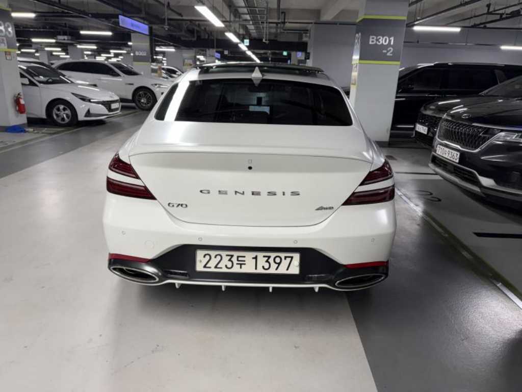 Genesis G70 - Vista 4