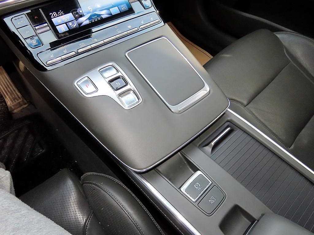 HYUNDAI Grandeur - Vista 11