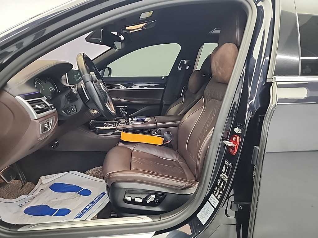 BMW 7 Series - Vista 11