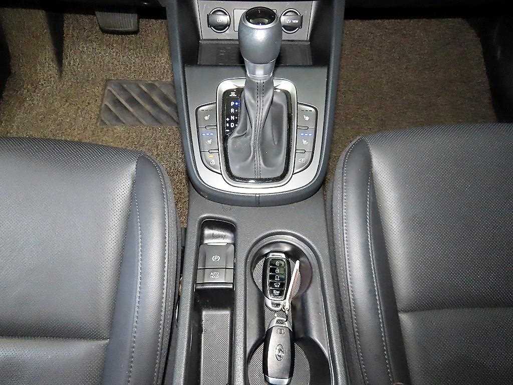 HYUNDAI Kona - Vista 12