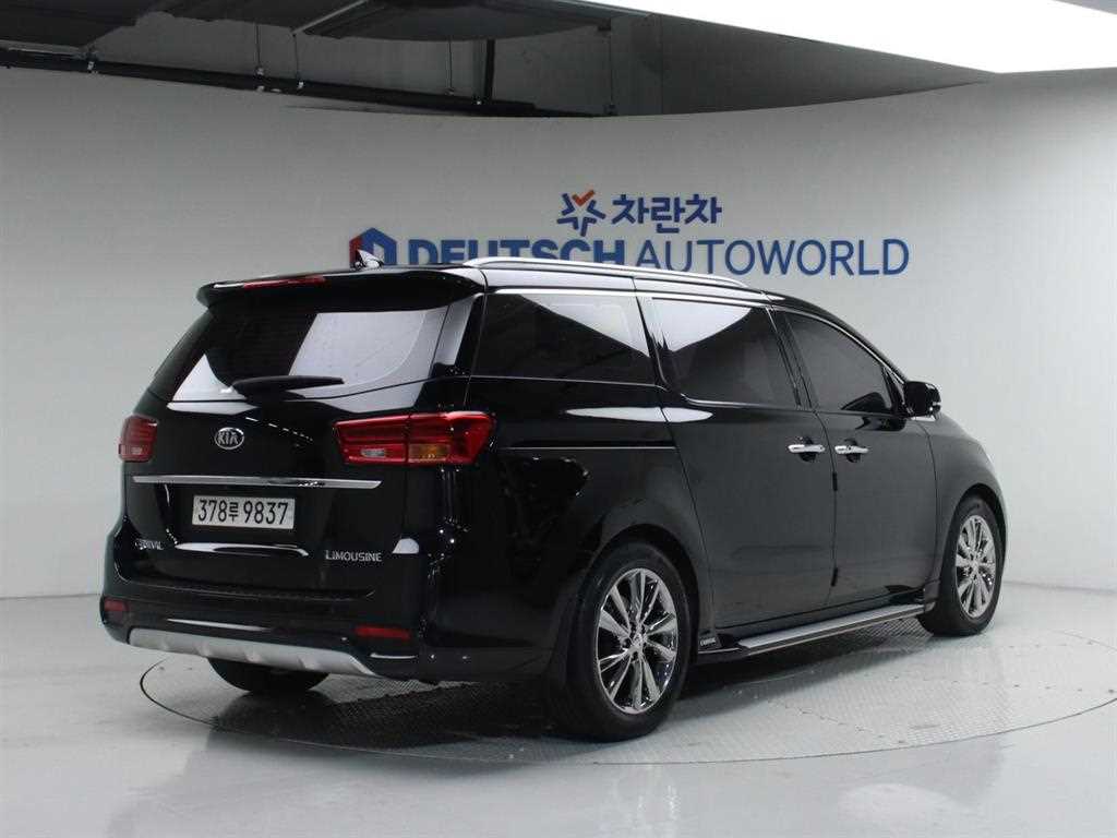 KIA Carnival - Vista 2