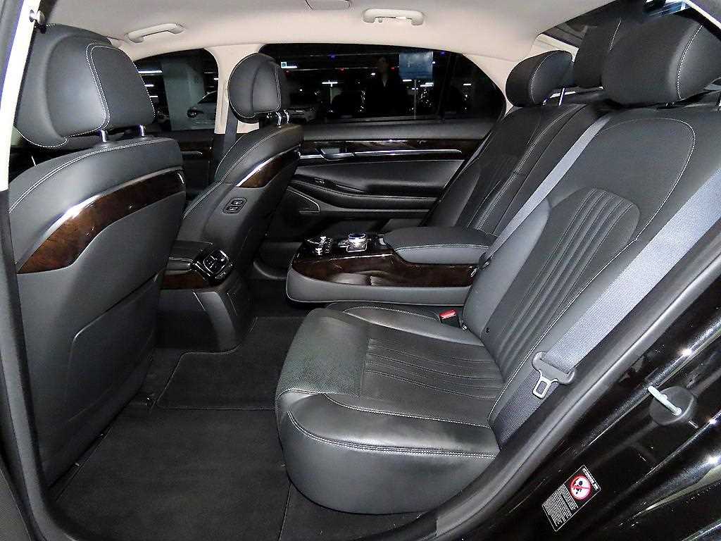 Genesis G90 - Vista 7