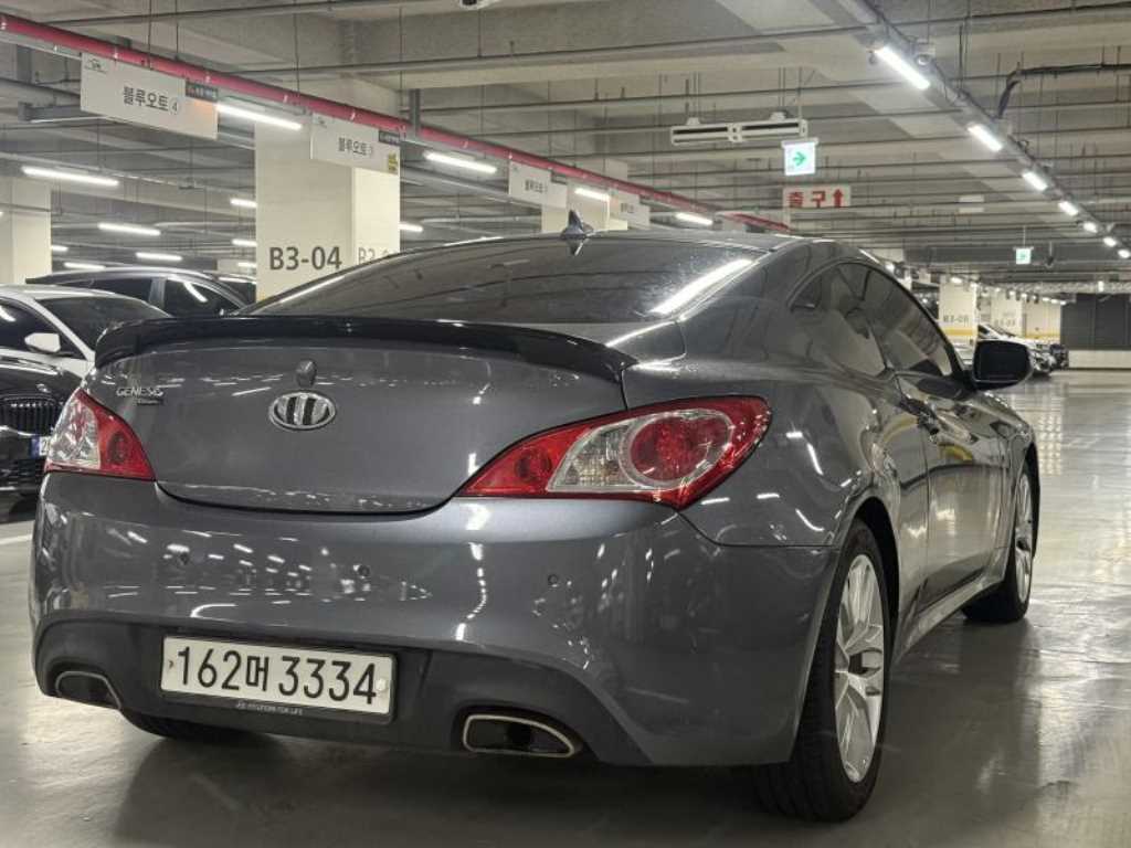 HYUNDAI Genesis - Vista 4