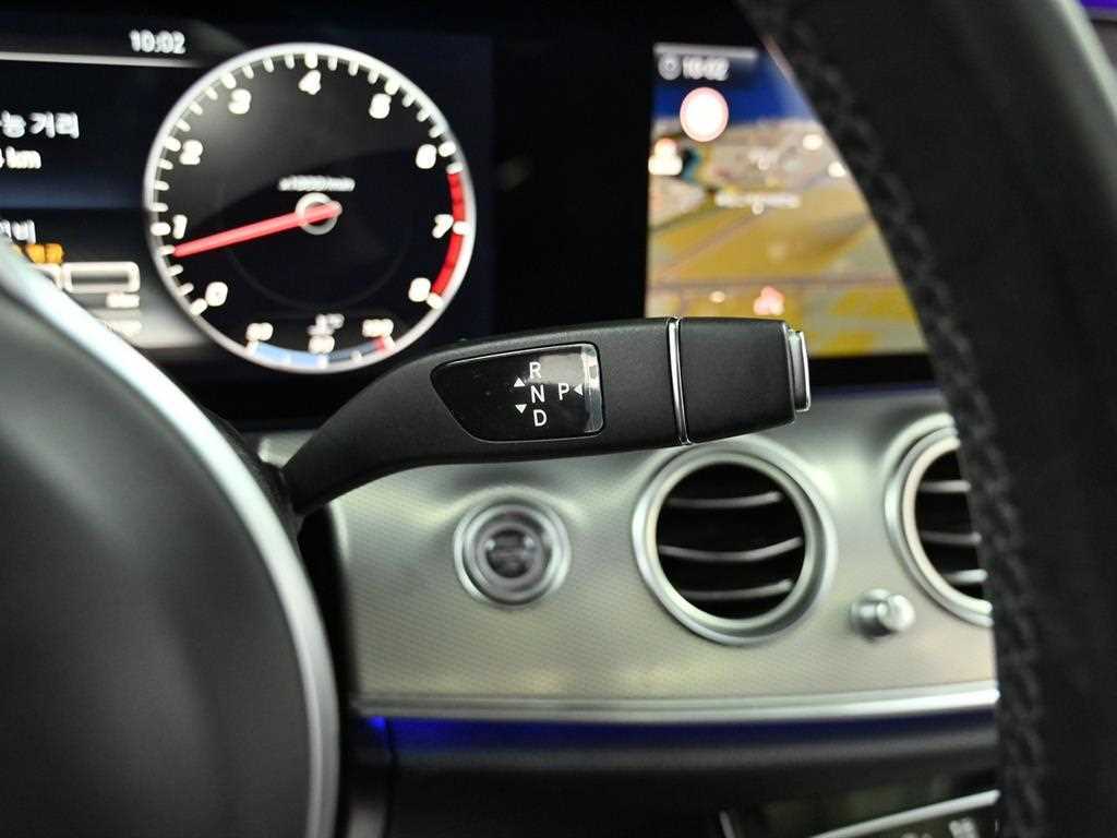 Mercedes Benz E class - Vista 9