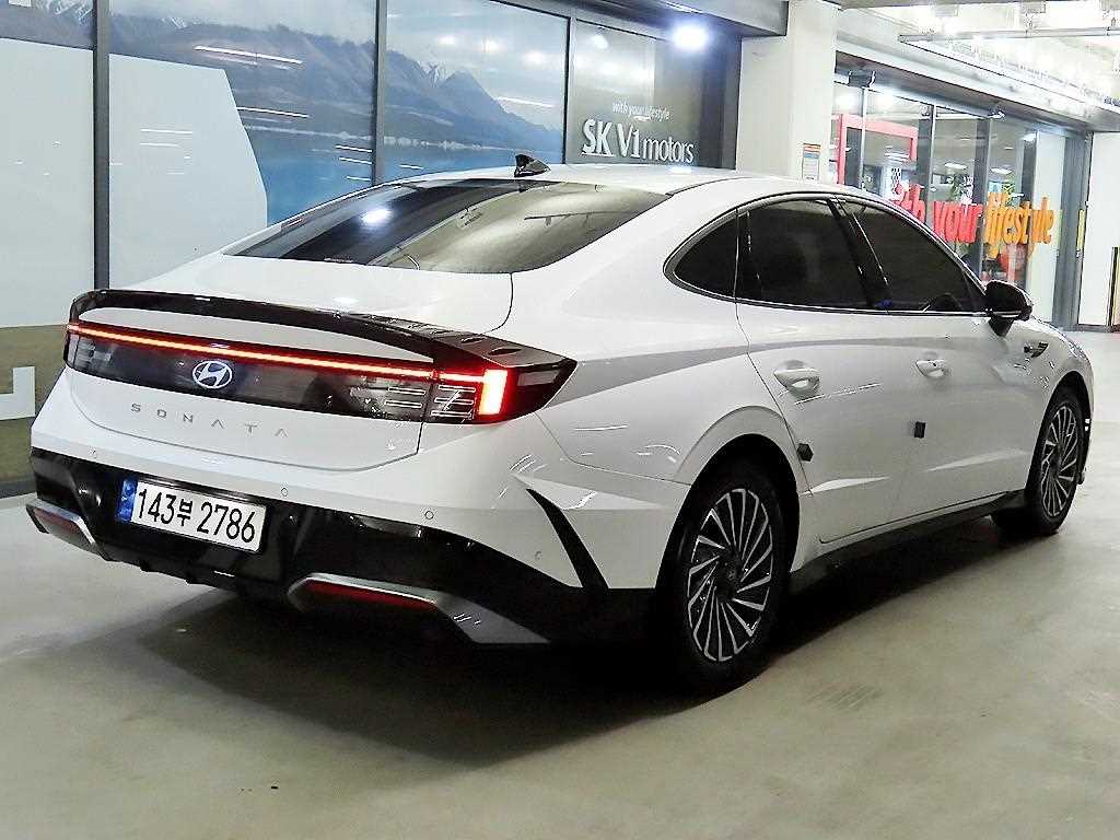 HYUNDAI Sonata - Vista 4