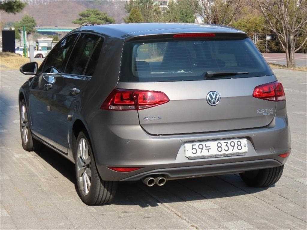 Volkswagen Golf - Vista 4