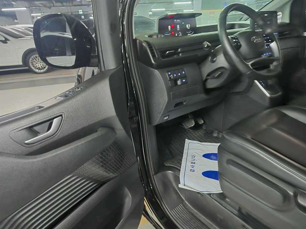 HYUNDAI Staria - Vista 11