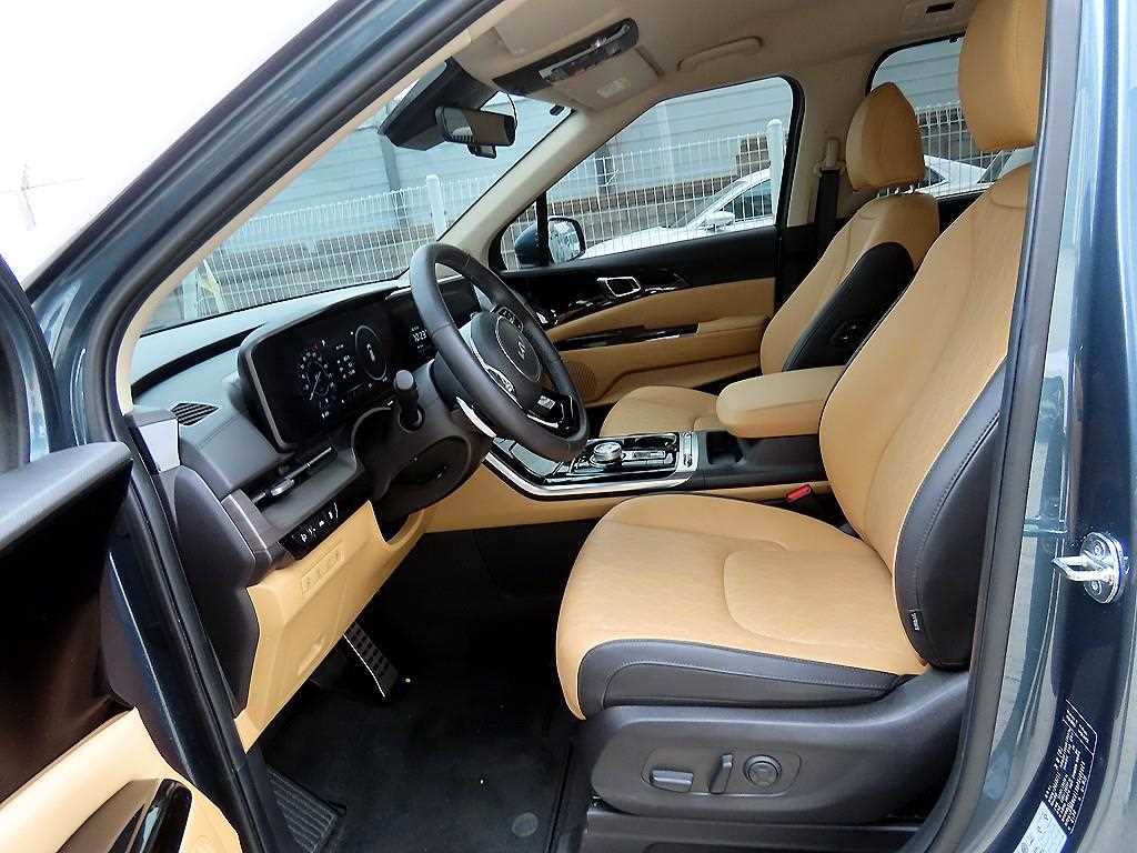 KIA Carnival - Vista 5
