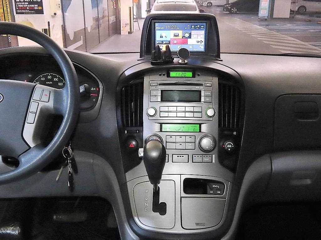 HYUNDAI Starex - Vista 11