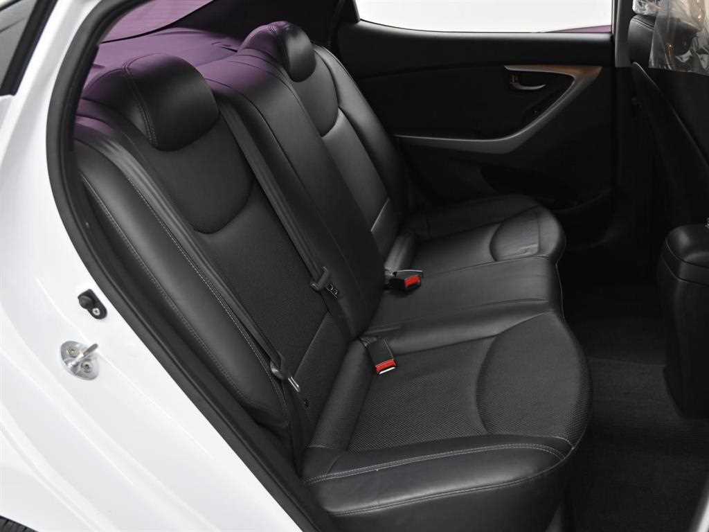 HYUNDAI Avante - Vista 12