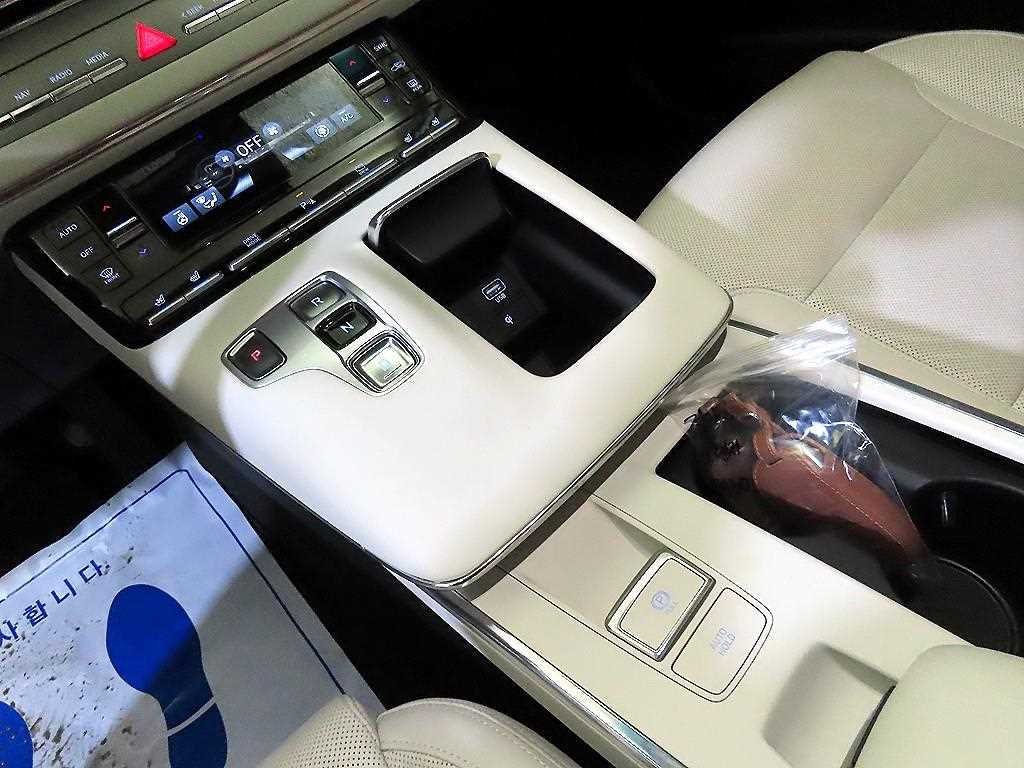 HYUNDAI Grandeur - Vista 12