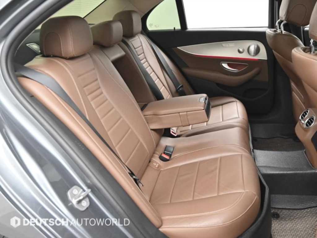 Mercedes Benz E class - Vista 12