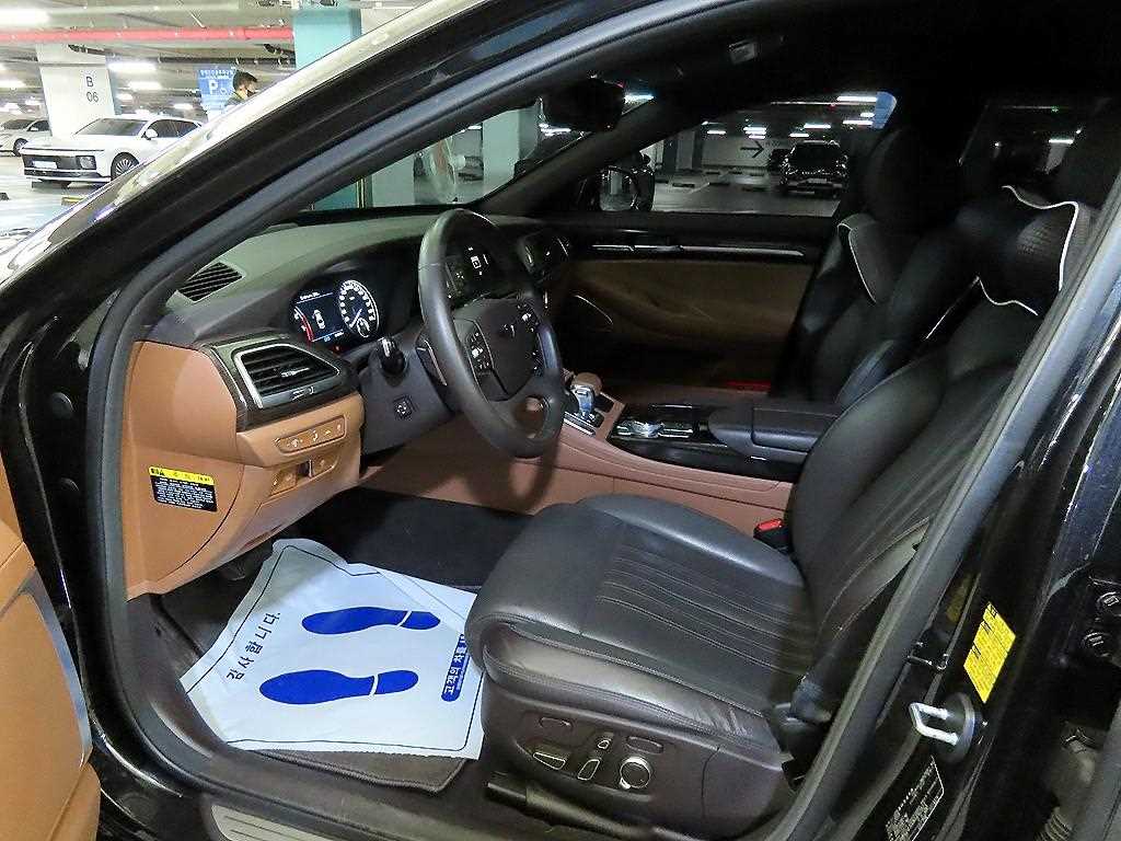 Genesis G90 - Vista 6