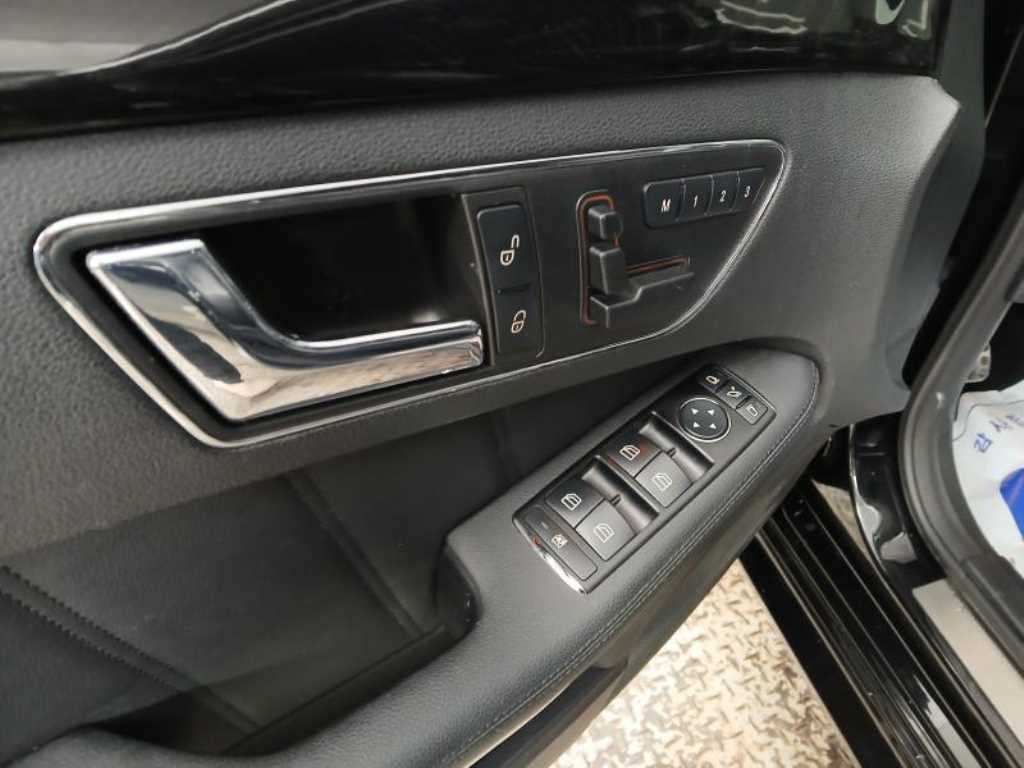 Mercedes Benz E class - Vista 10