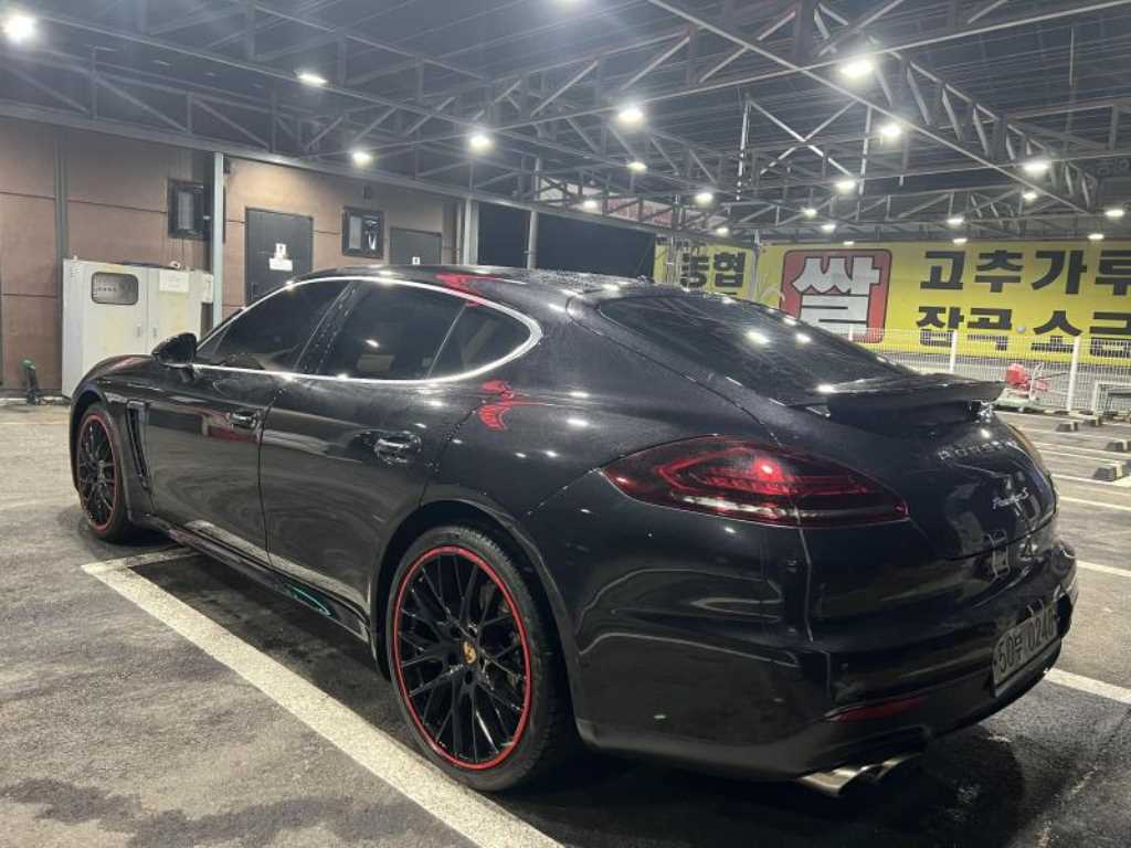 Porsche Panamera - Vista 4