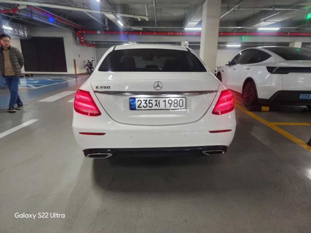 Mercedes Benz E class - Vista 3