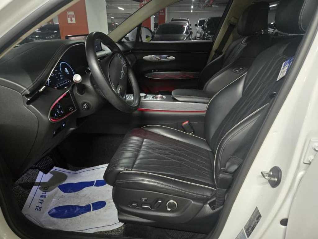 Genesis GV70 - Vista 6